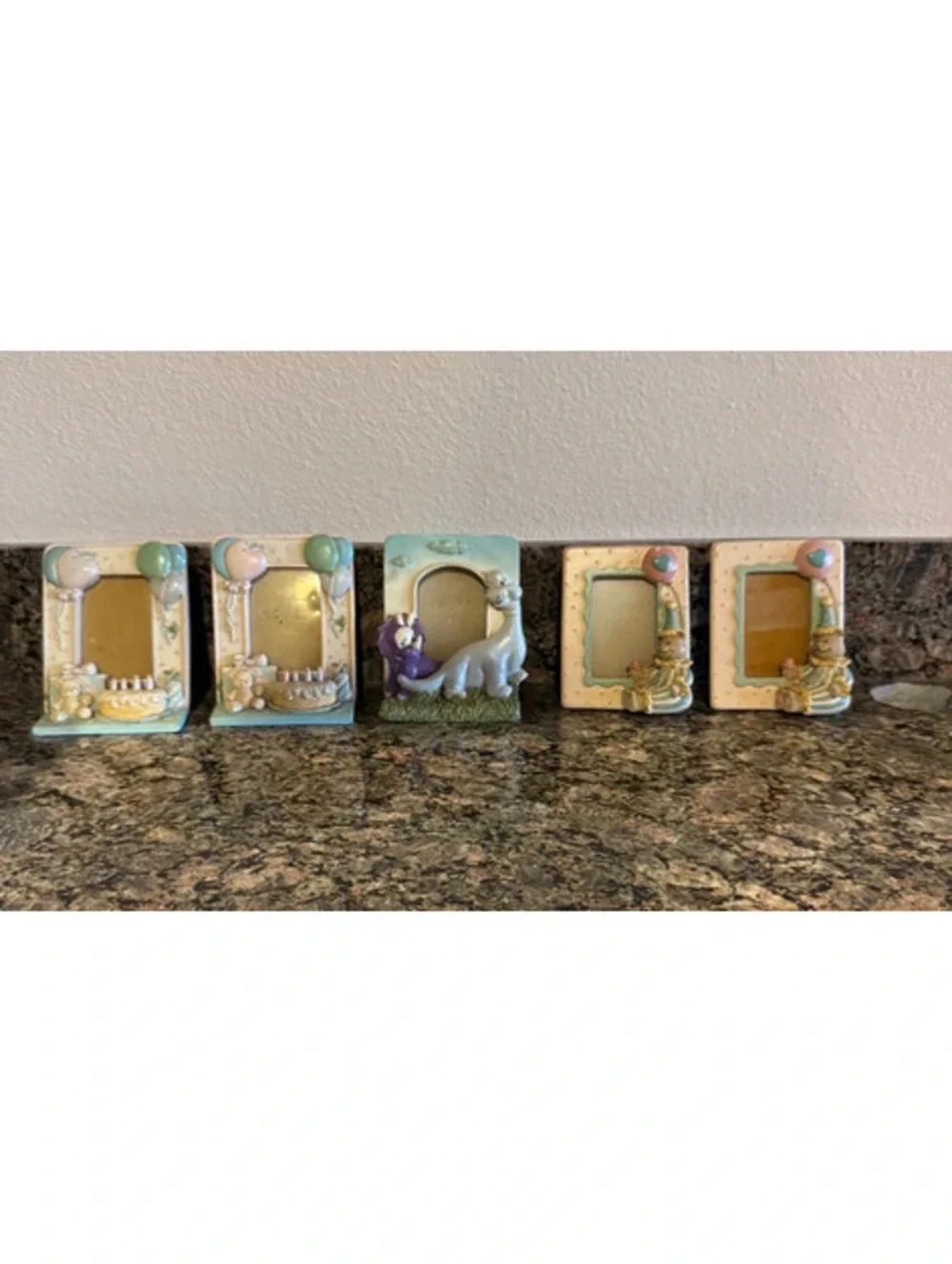 Adorable set of 5 small vintage picture frames